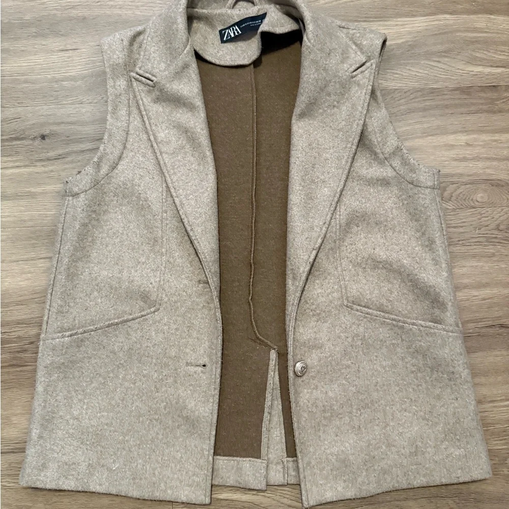 Zara Women's Beige Vest with Pockets - Picture 2 of 5